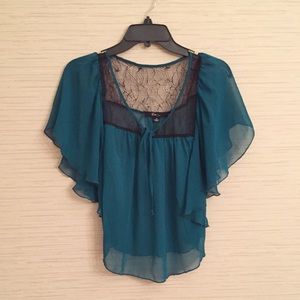 Flutter sleeve lace top